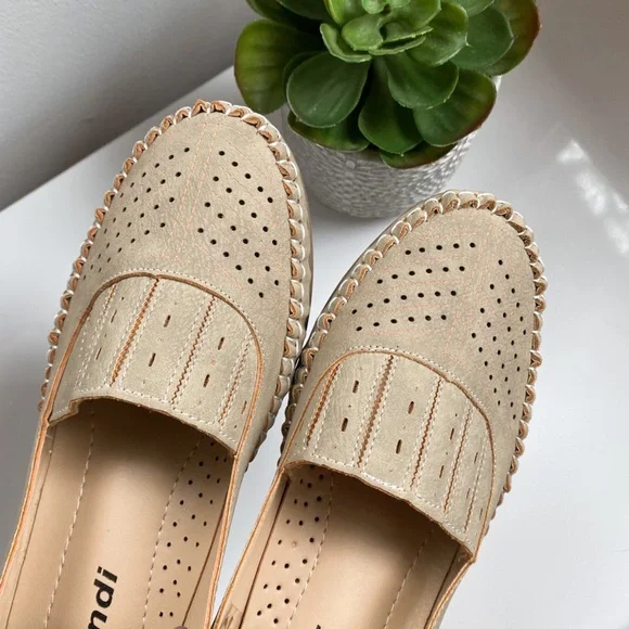 π SCANDI TAN PERFORATED STITCHED WEDGES! - Picture 4 of 13